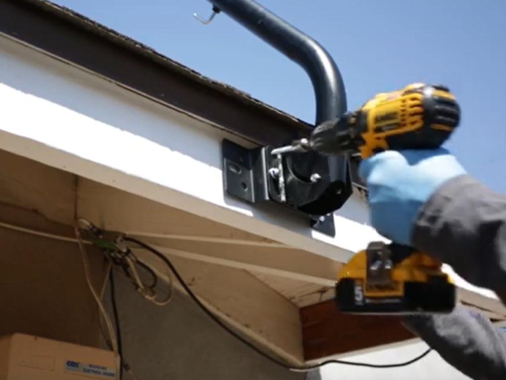 Roof TV antenna mount